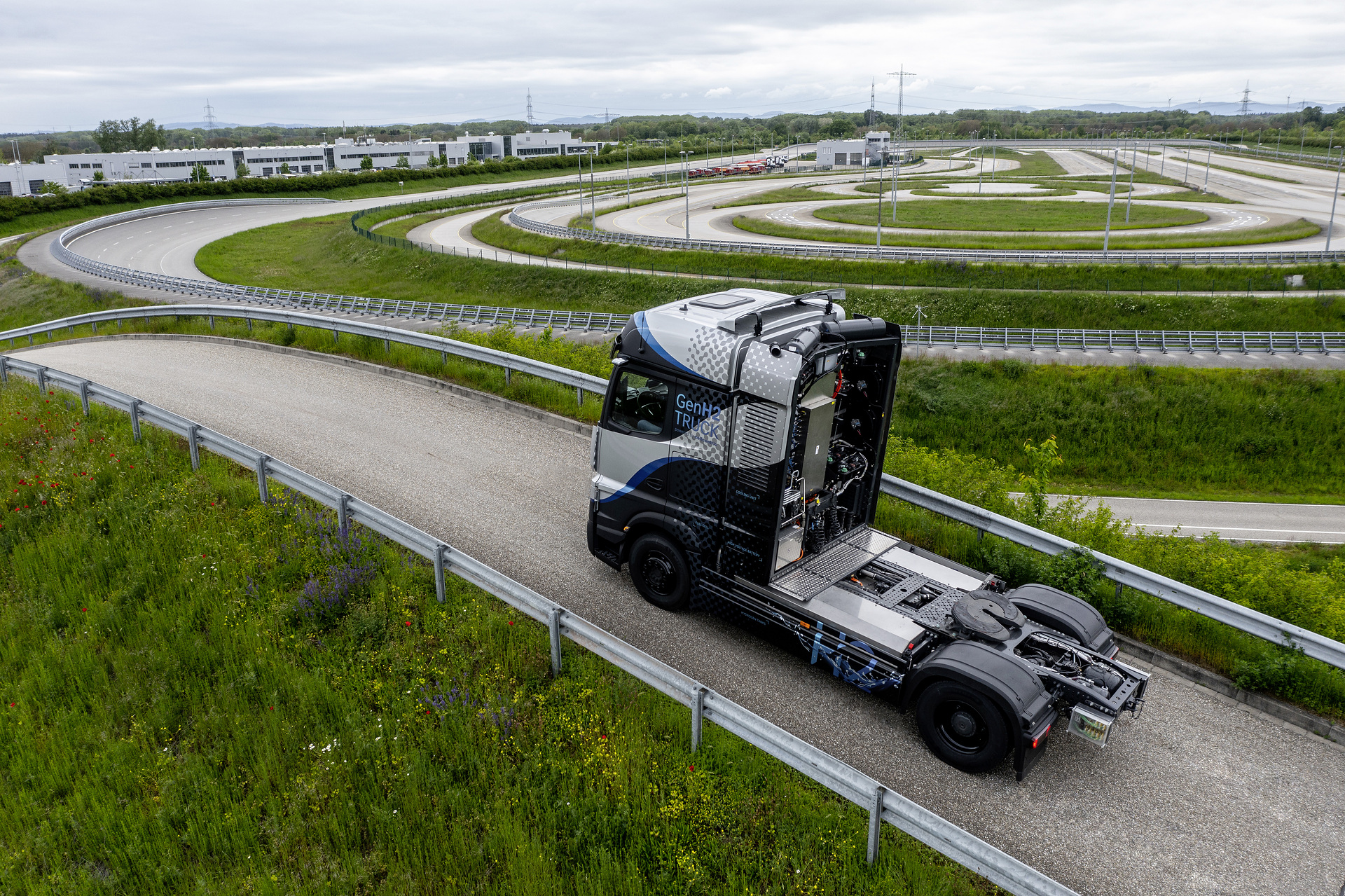 Daimler Trucks startet intensive Tests seines Brennstoffzellen-Lkw