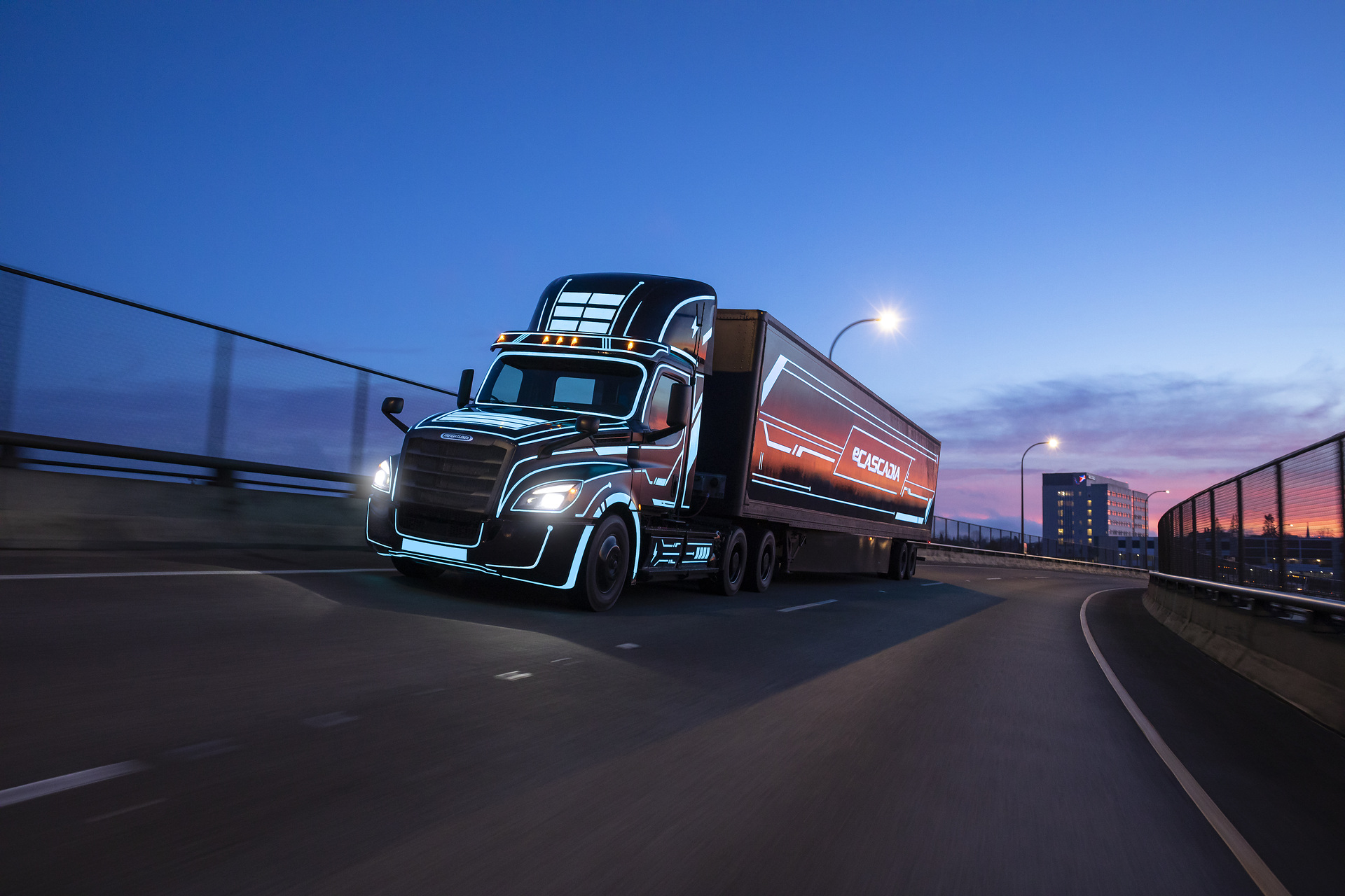 Daimler Truck AG und CATL bauen globale Partnerschaft aus: gemeinsame Entwicklung hochmoderner Lkw-spezifischer Batterien und Liefervereinbarung über 2030 hinaus
