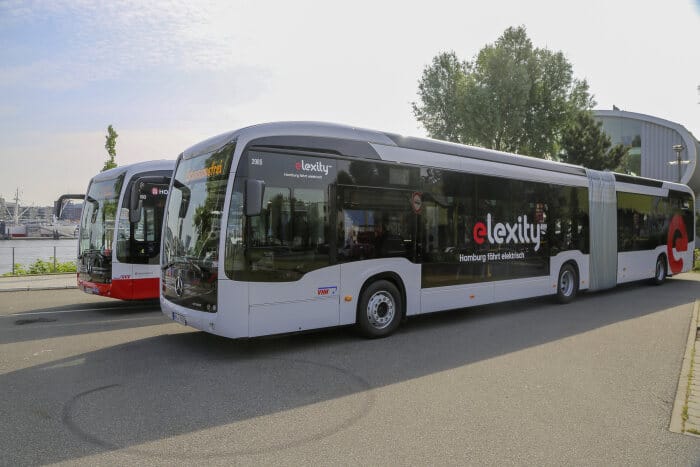 Sterne für Hamburg: Doppelübergabe Mercedes-Benz eCitaro G an die Hamburger Hochbahn AG und die Verkehrsbetriebe Hamburg-Holstein GmbH (VHH)