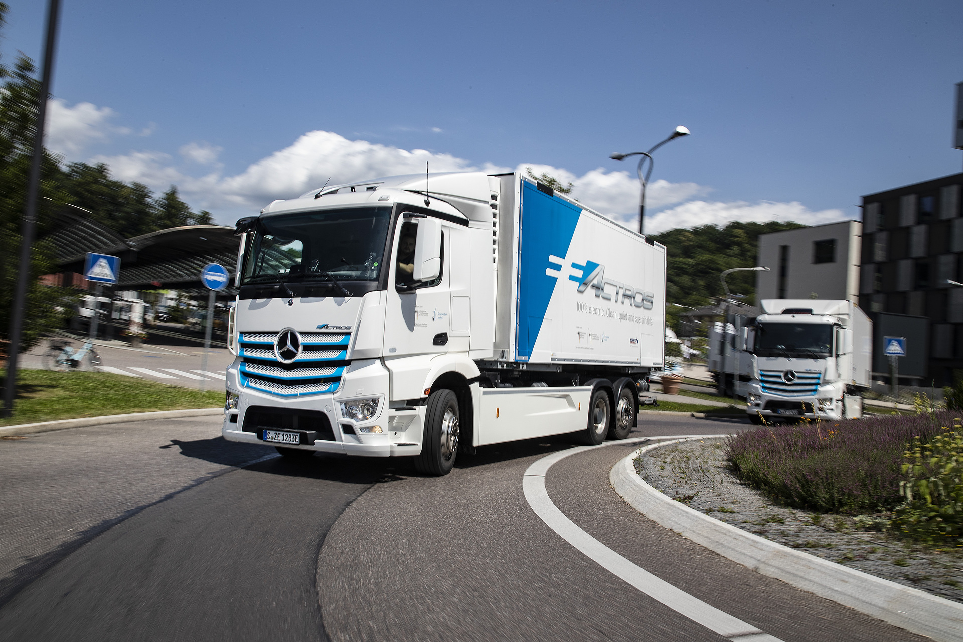 Mercedes-Benz Trucks läutet neue Ära ein: Weltpremiere des eActros am 30. Juni Mercedes-Benz Trucks läutet neue Ära ein: Weltpremiere des eActros am 30. Juni