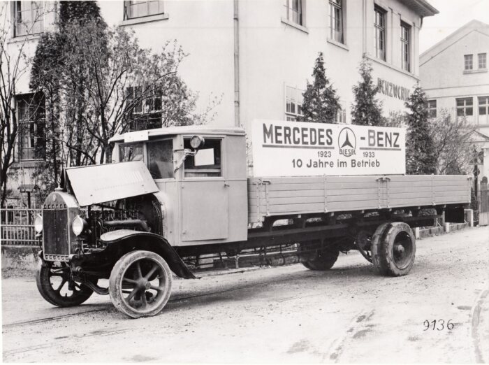 Die weltweit ersten Diesel-Lkw von Benz und Daimler im Jahr 1923