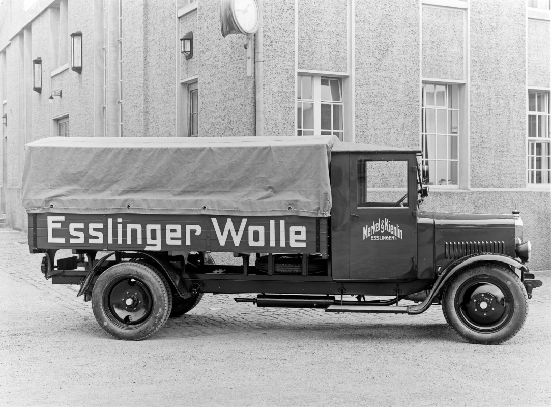 Die weltweit ersten Diesel-Lkw von Benz und Daimler im Jahr 1923