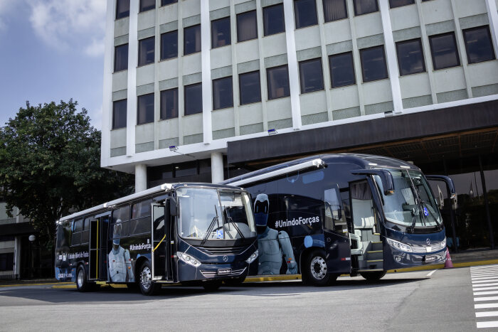 Mercedes-Benz do Brasil unterstützt das brasilianische Rote Kreuz mit zwei mobilen COVID-19-Impfbussen