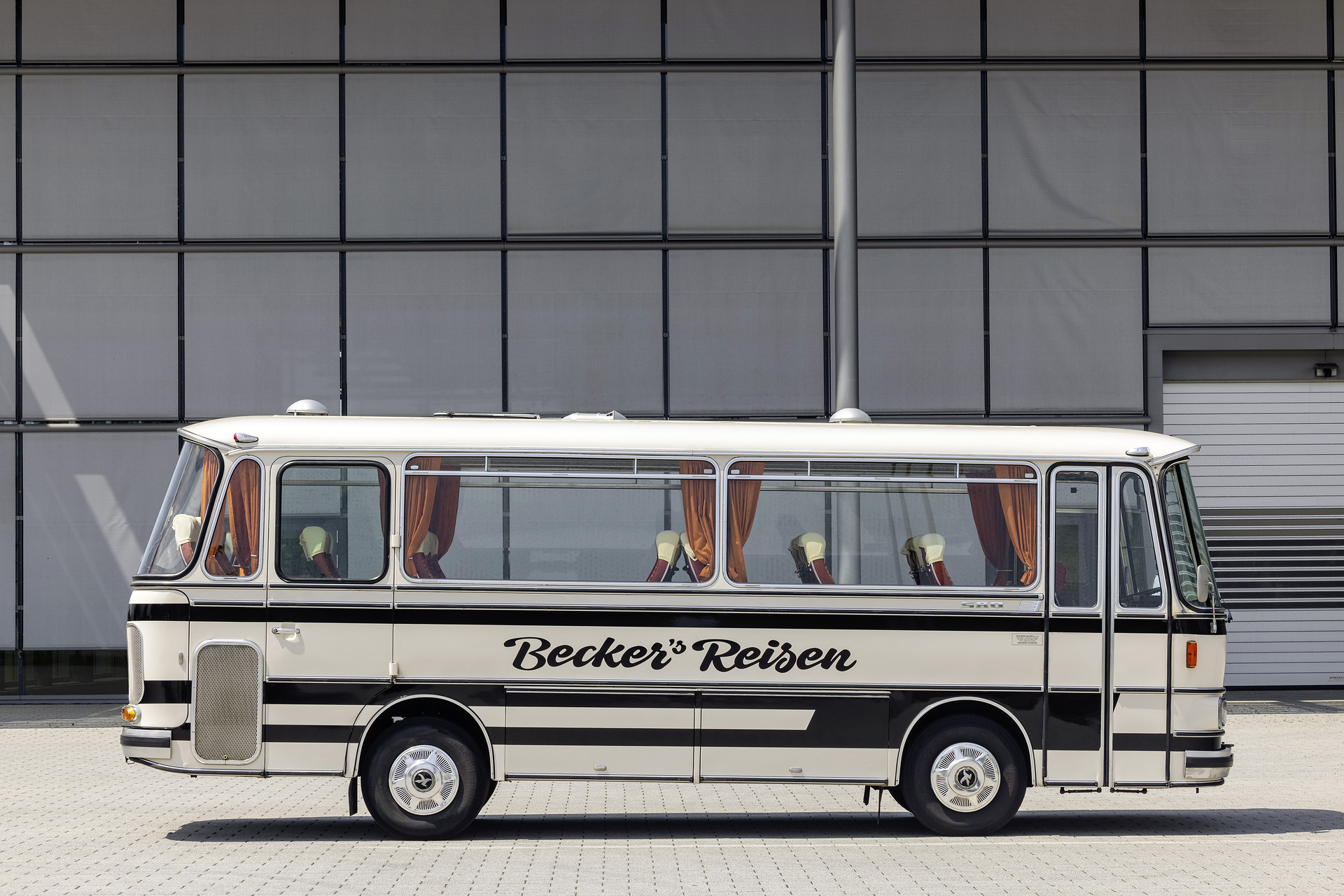 70 Years Setra brand 2021 - Setra S 80 (1975) 70 Years Setra brand 2021