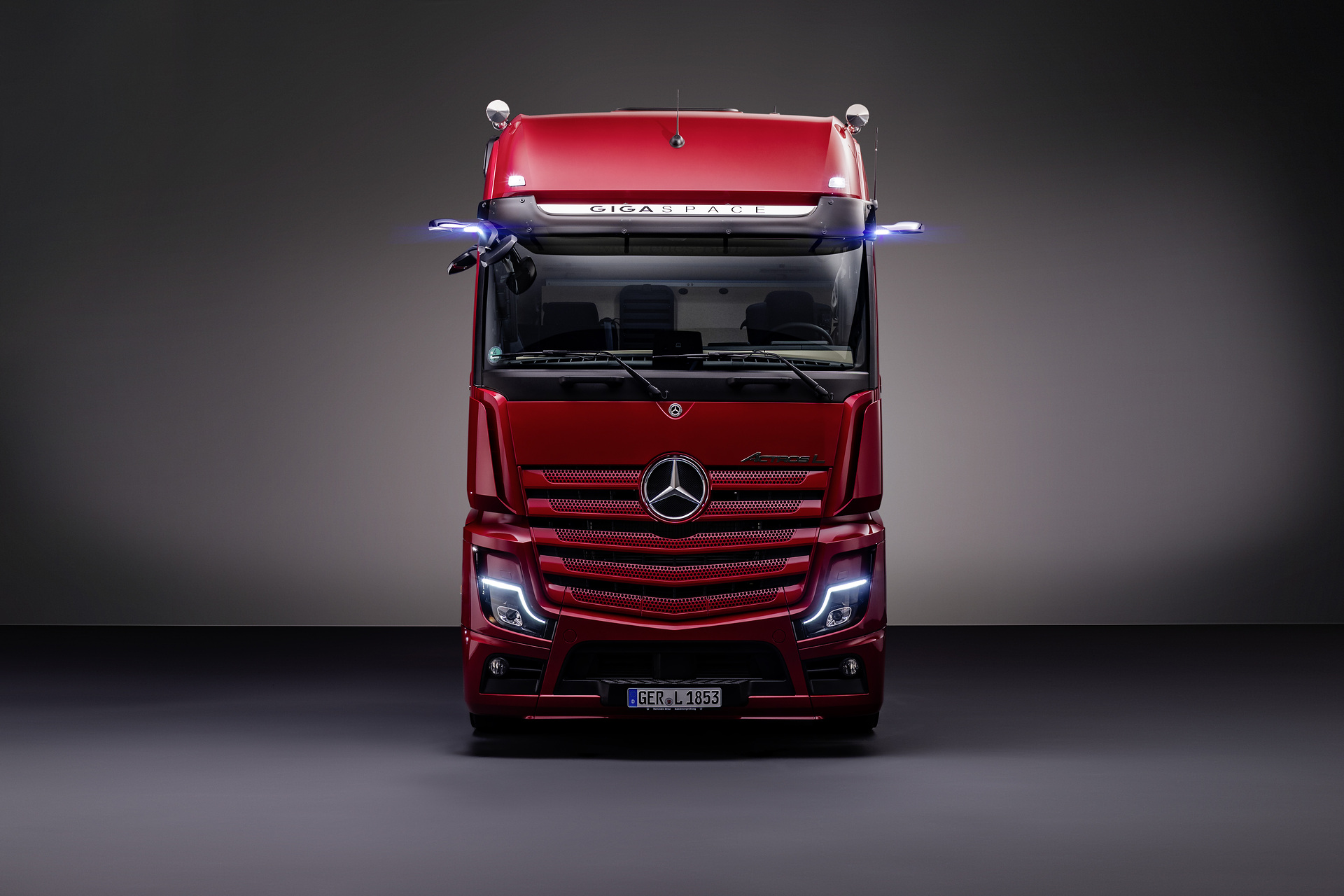 Der Actros L: Mercedes-Benz Trucks setzt neue Maßstäbe im Premium-Segment der Fernverkehrs-Lkw