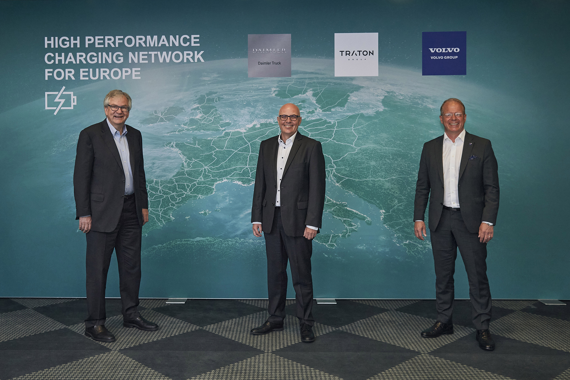 From the left: Martin Daum, CEO Daimler Truck; Matthias Gründler, CEO TRATON GROUP; Martin Lundstedt, President and CEO Volvo Group Daimler Truck, the TRATON GROUP and Volvo Group plan to pioneer a European high-performance charging network for heavy-duty trucks