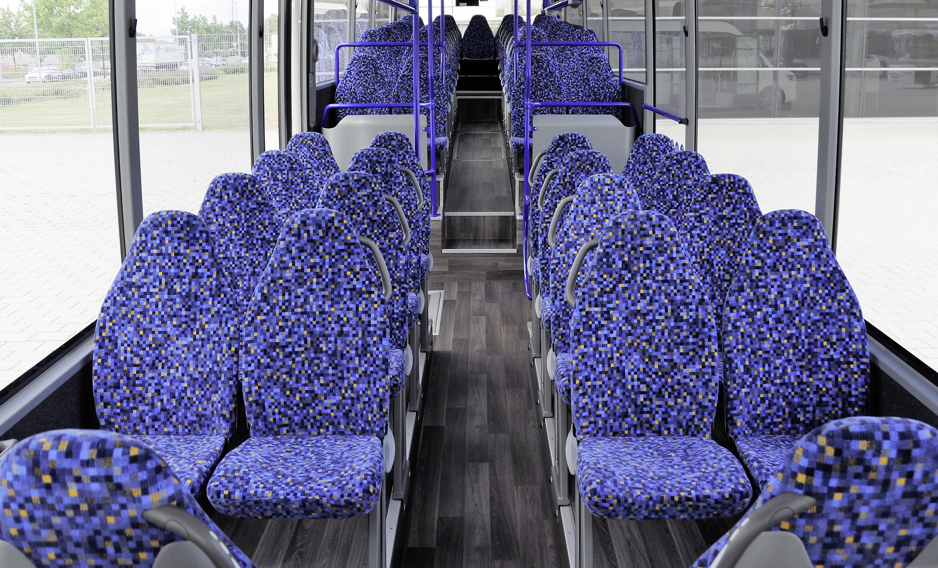 Der 14,6 Meter lange S 418 LE business ist mit 57 Sitzplätzen ausgestattet. 90. Setra Omnibus für Fromm Reisen