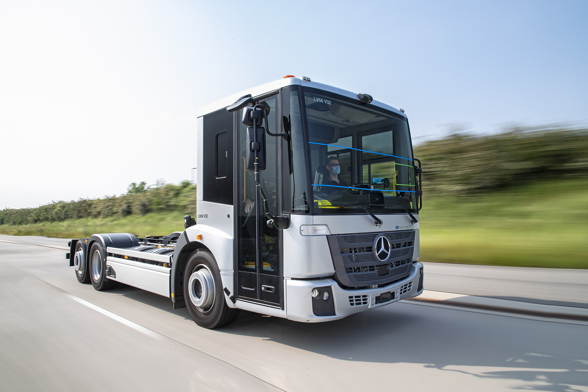 Mit großen Schritten Richtung Serie: Erprobung des Mercedes-Benz eEconic für den vollelektrischen Kommunaleinsatz läuft auf Hochtouren Mit großen Schritten Richtung Serie: Erprobung des Mercedes-Benz eEconic für den vollelektrischen Kommunaleinsatz läuft auf Hochtouren