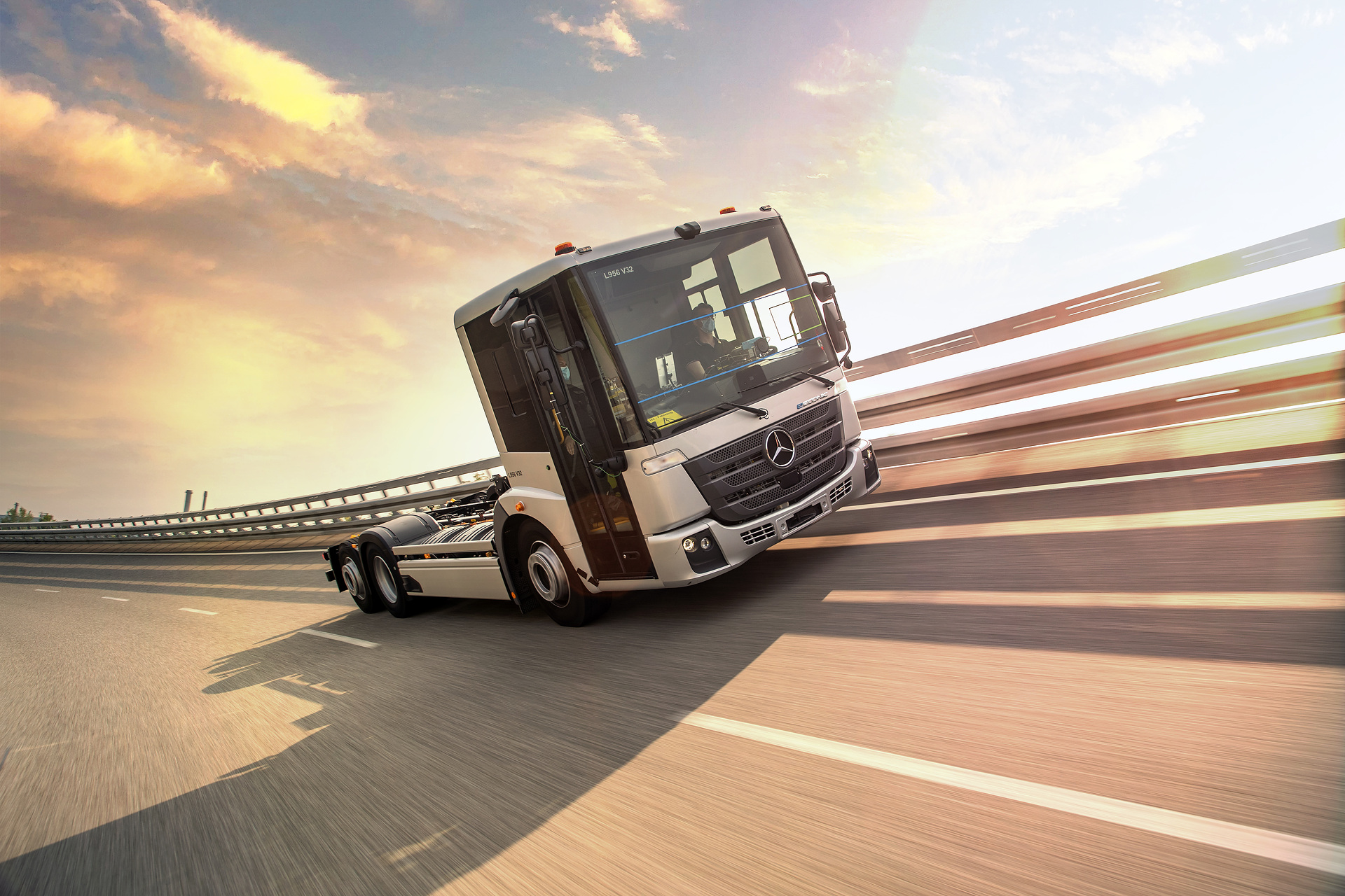 Mit großen Schritten Richtung Serie: Erprobung des Mercedes-Benz eEconic für den vollelektrischen Kommunaleinsatz läuft auf Hochtouren Mit großen Schritten Richtung Serie: Erprobung des Mercedes-Benz eEconic für den vollelektrischen Kommunaleinsatz läuft auf Hochtouren