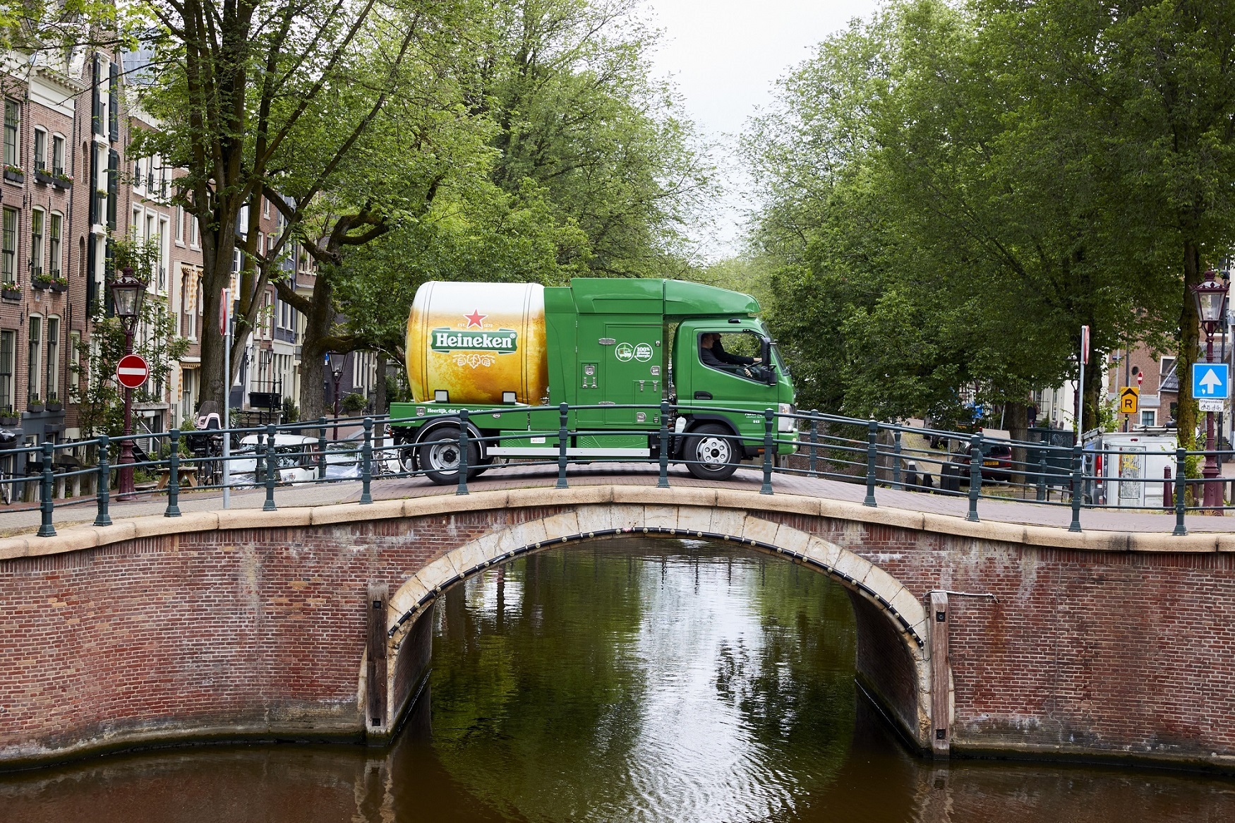 Mehr als 250 vollelektrische eCanter ausgeliefert: Daimler Truck Tochter FUSO treibt Transformation im 2. Quartal voran