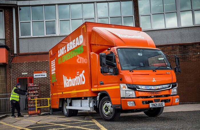 Mehr als 250 vollelektrische eCanter ausgeliefert: Daimler Truck Tochter FUSO treibt Transformation im 2. Quartal voran