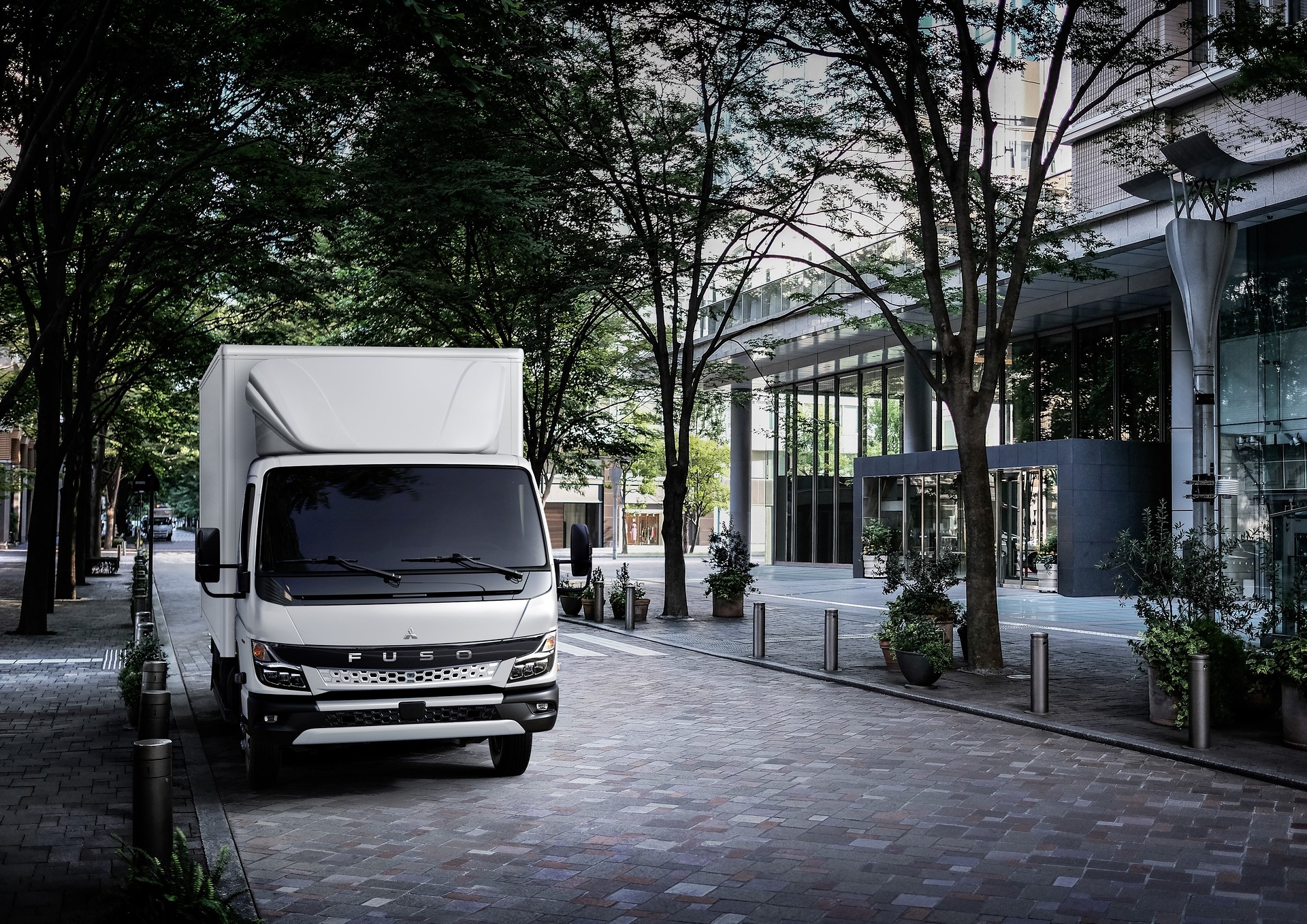 Verkaufsstart des neuen FUSO Canter in Europa. Fortschrittliches Design, mehr Sicherheit und verbesserter Komfort. Verkaufsstart des neuen FUSO Canter in Europa. Fortschrittliches Design, mehr Sicherheit und verbesserter Komfort.