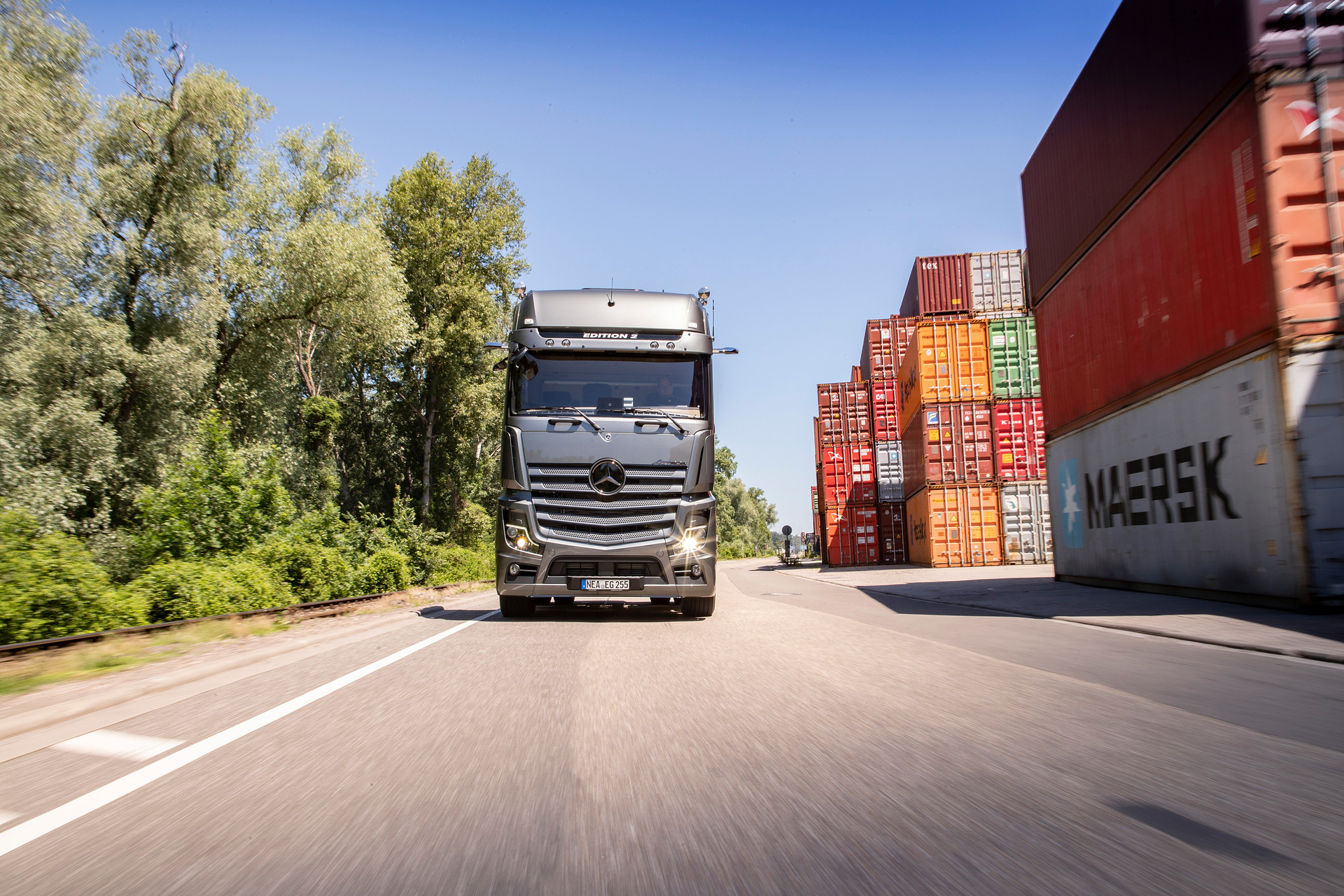 The Actros Edition 2 special model is limited to 400 units. Actros Edition 2 special model: Tobias Wöllmer has collected his dream truck from the plant at Wörth