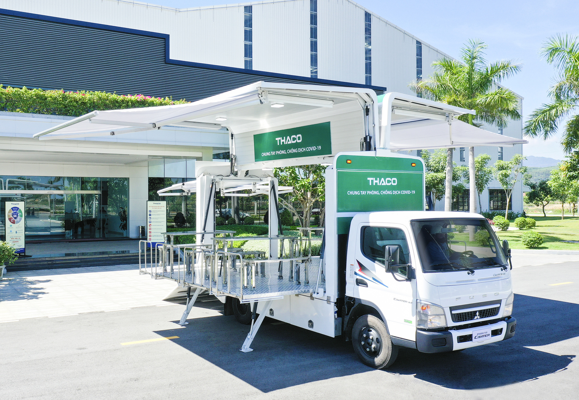 126 FUSO Canter Leicht-Lkw für vietnamesische Covid-19-Impfkampagne