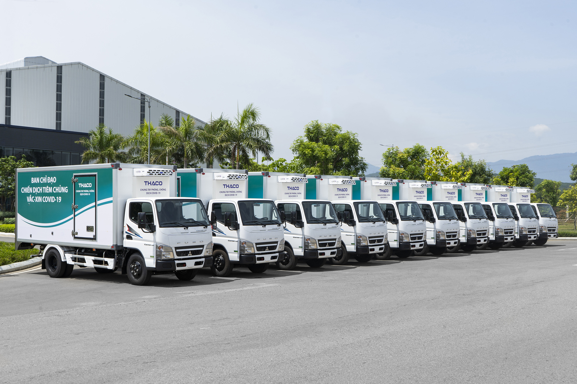 126 FUSO Canter Leicht-Lkw für vietnamesische Covid-19-Impfkampagne