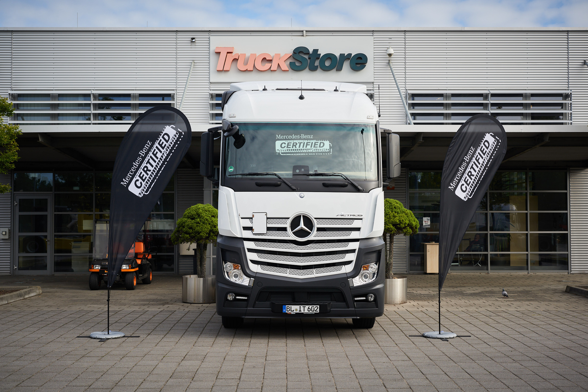 New label for used trucks with a quality commitment: "Mercedes-Benz Certified" now available in Germany