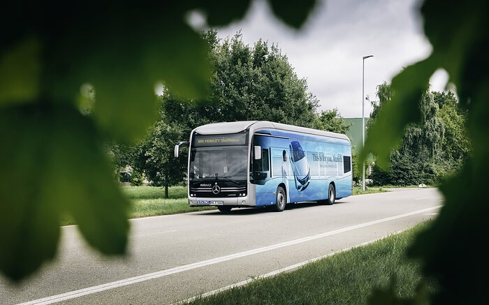 Unterwegs auf der Blue Lane: Vier vollelektrisch angetriebene Mercedes-Benz eCitaro übernehmen die Shuttlefahrten zwischen den Veranstaltungsorten der IAA MOBILITY 2021 in München