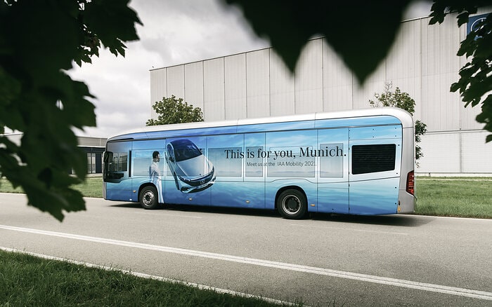 Unterwegs auf der Blue Lane: Vier vollelektrisch angetriebene Mercedes-Benz eCitaro übernehmen die Shuttlefahrten zwischen den Veranstaltungsorten der IAA MOBILITY 2021 in München