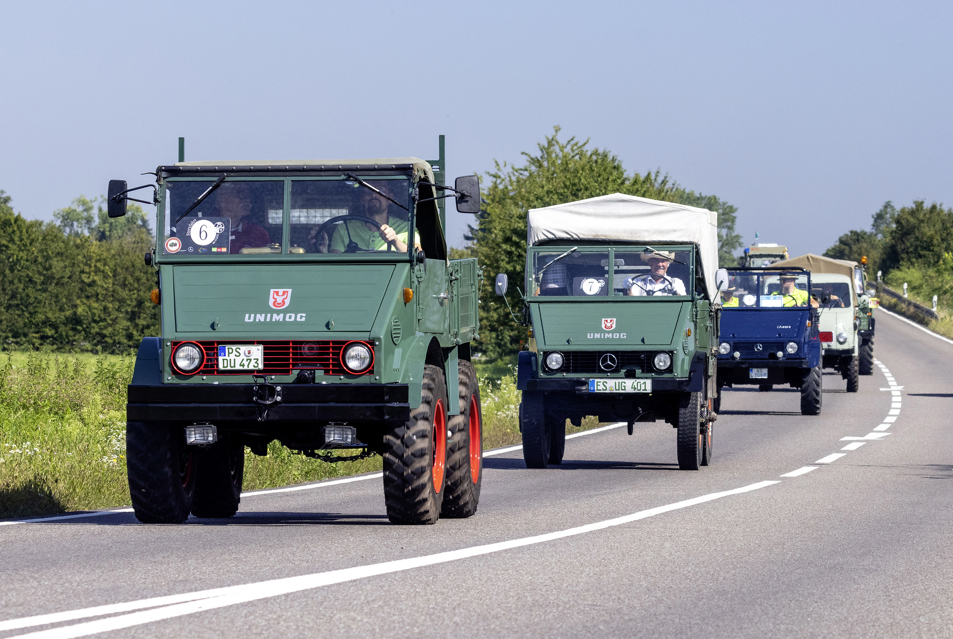 Über 2000 Besucher feiern den 75. Geburtstag des Unimog in Gaggenau –  75 Unimog-Modelle im Corso unterwegs