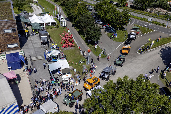 Über 2000 Besucher feiern den 75. Geburtstag des Unimog in Gaggenau –  75 Unimog-Modelle im Corso unterwegs