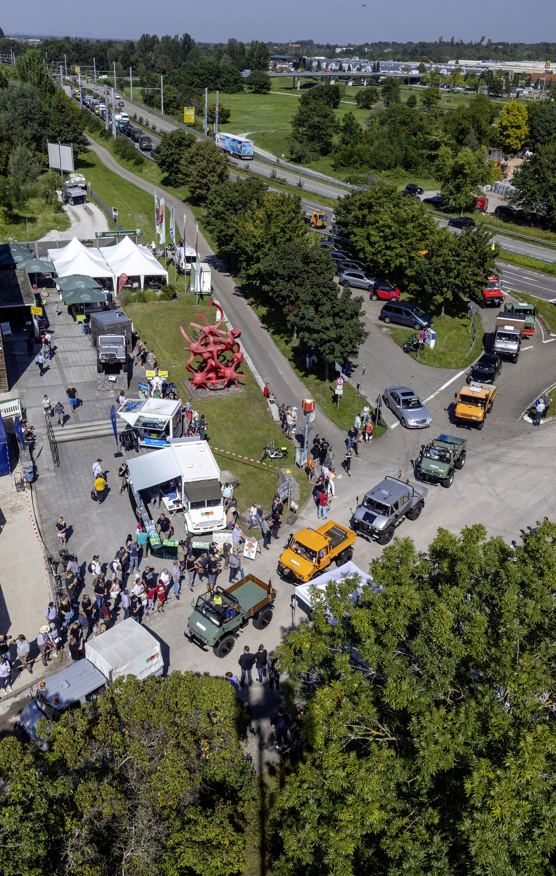 More than 2000 visitors celebrated the 75th birthday of the Unimog in Gaggenau while  75 Unimog models drove in convoy