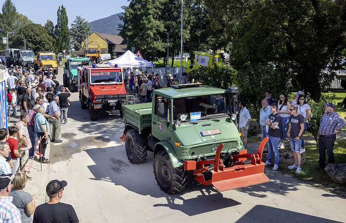 More than 2000 visitors celebrated the 75th birthday of the Unimog in Gaggenau while  75 Unimog models drove in convoy