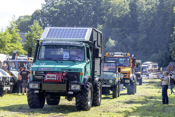 More than 2000 visitors celebrated the 75th birthday of the Unimog in Gaggenau while  75 Unimog models drove in convoy