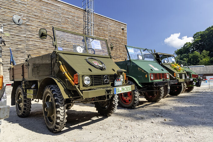 More than 2000 visitors celebrated the 75th birthday of the Unimog in Gaggenau while  75 Unimog models drove in convoy