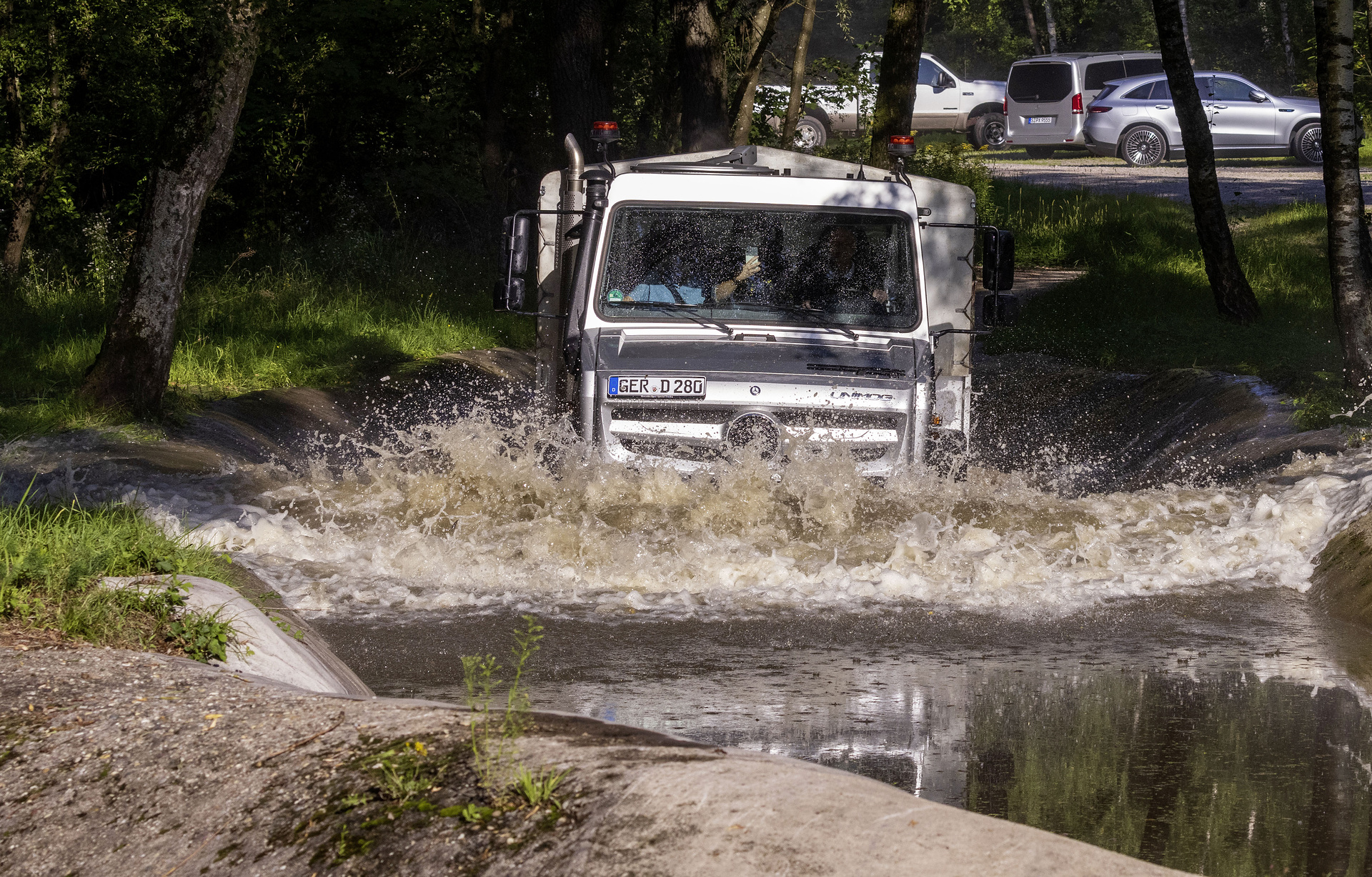 More than 2000 visitors celebrated the 75th birthday of the Unimog in Gaggenau while  75 Unimog models drove in convoy