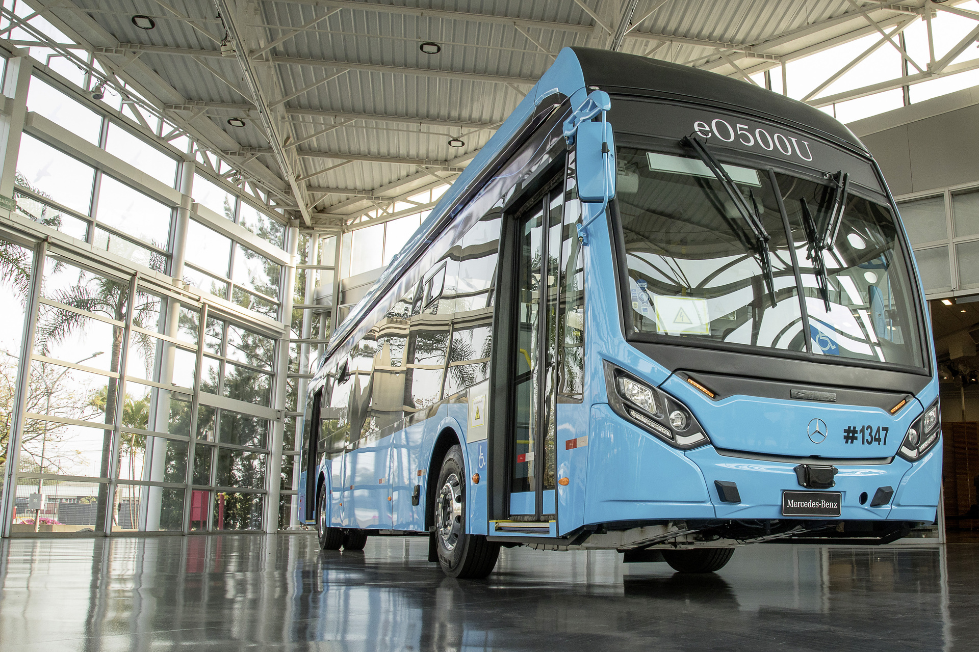 Mercedes-Benz do Brasil stellt vollelektrisches Busfahrgestell eO500U vor