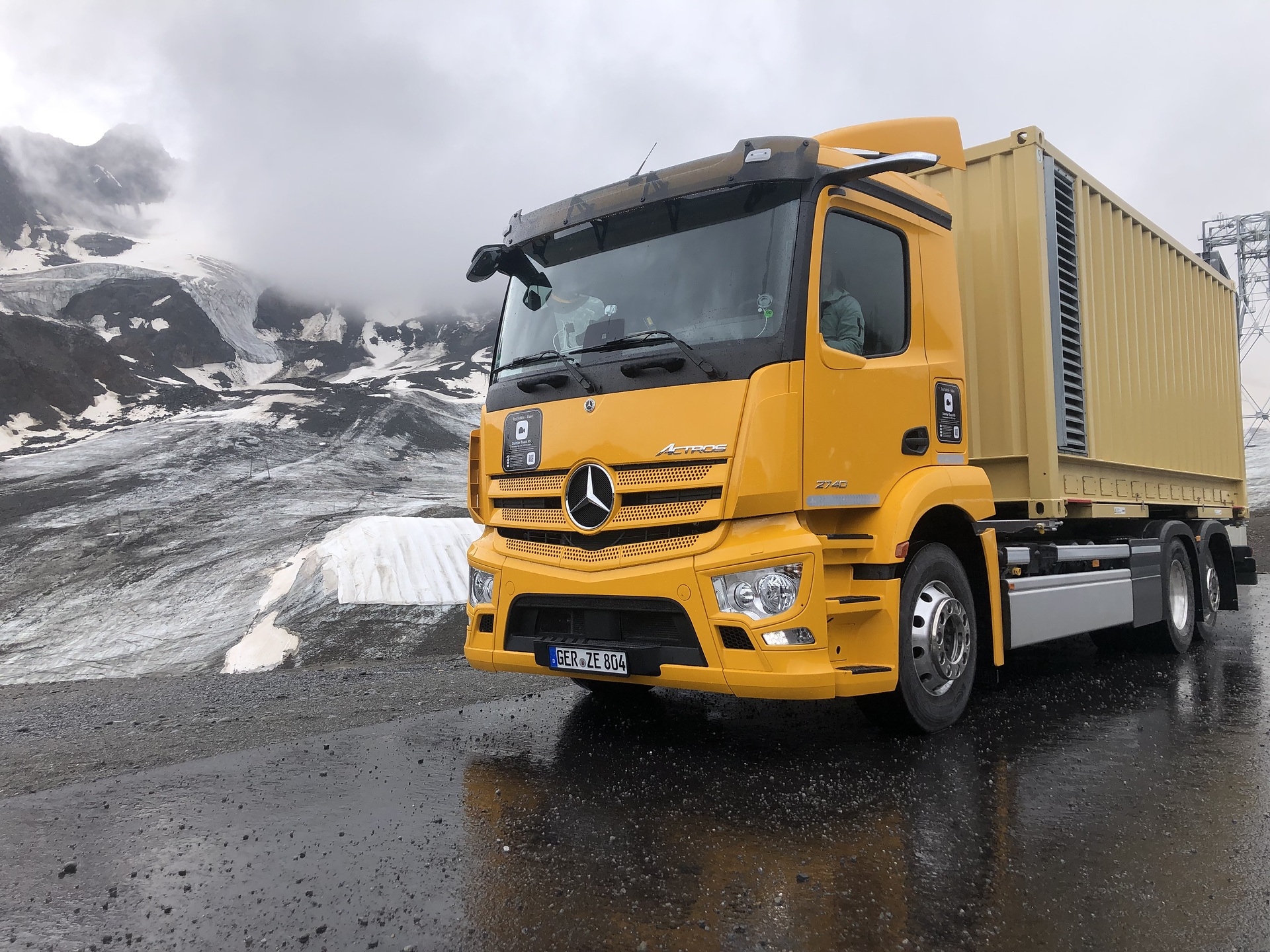 Vollelektrischer Gipfelstürmer: Mercedes-Benz eActros zum Test in Südtirol