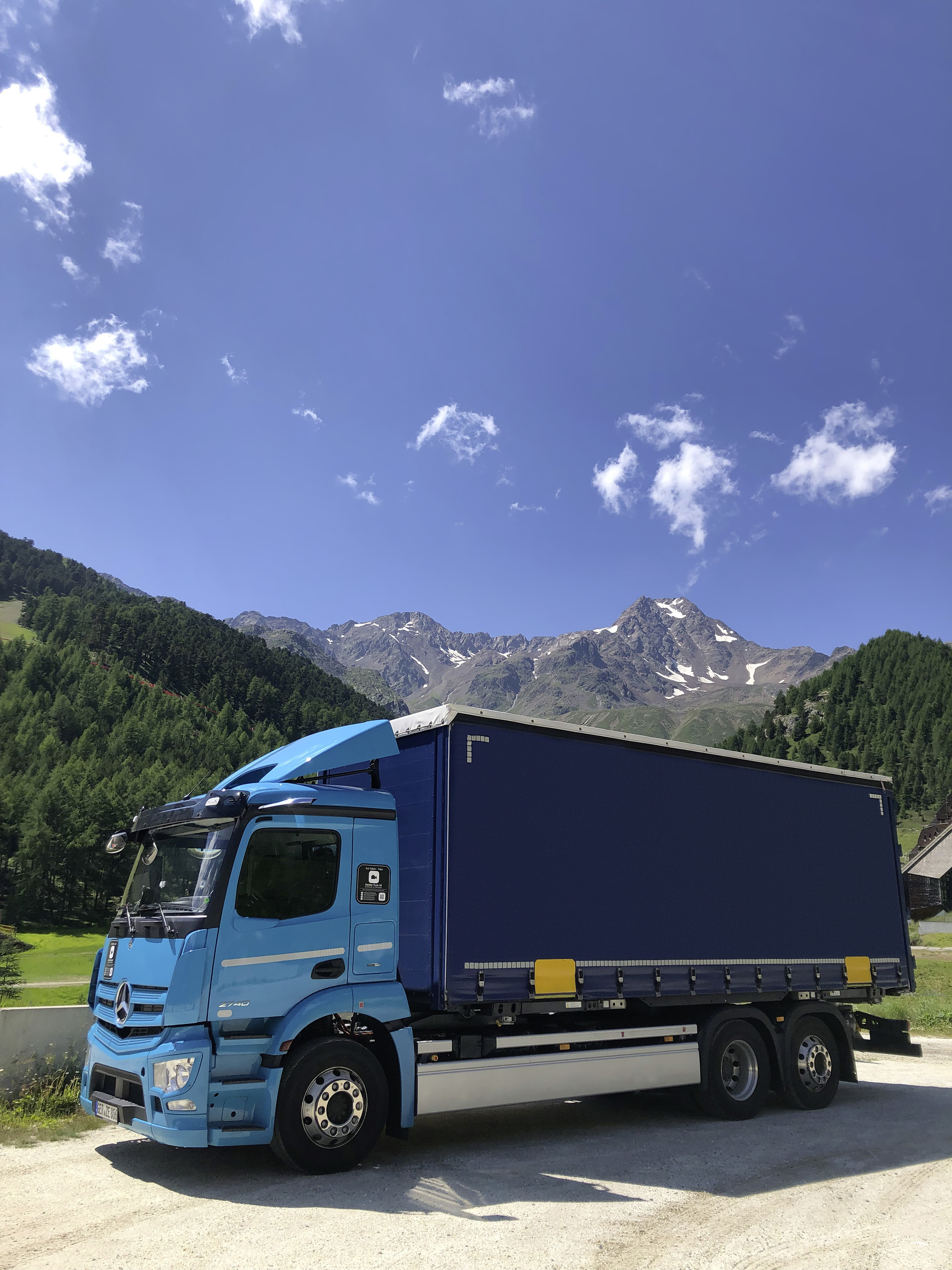 Vollelektrischer Gipfelstürmer: Mercedes-Benz eActros zum Test in Südtirol Vollelektrischer Gipfelstürmer: Mercedes-Benz eActros zum Test in Südtirol