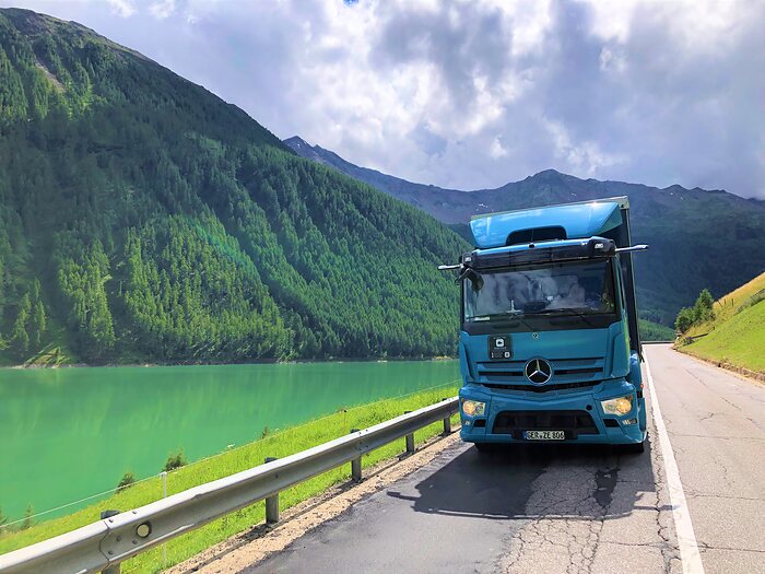 Vollelektrischer Gipfelstürmer: Mercedes-Benz eActros zum Test in Südtirol