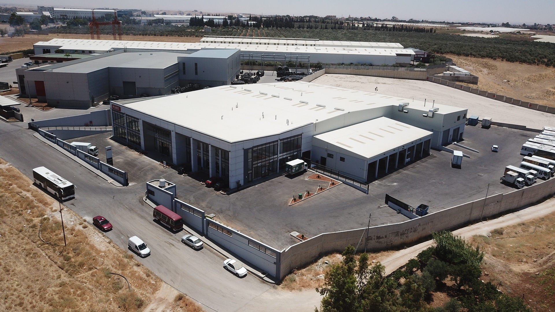 exterior of new sales facility in Jordan FUSO general distributor in Jordan celebrates opening of state-of-the-art sales and service location