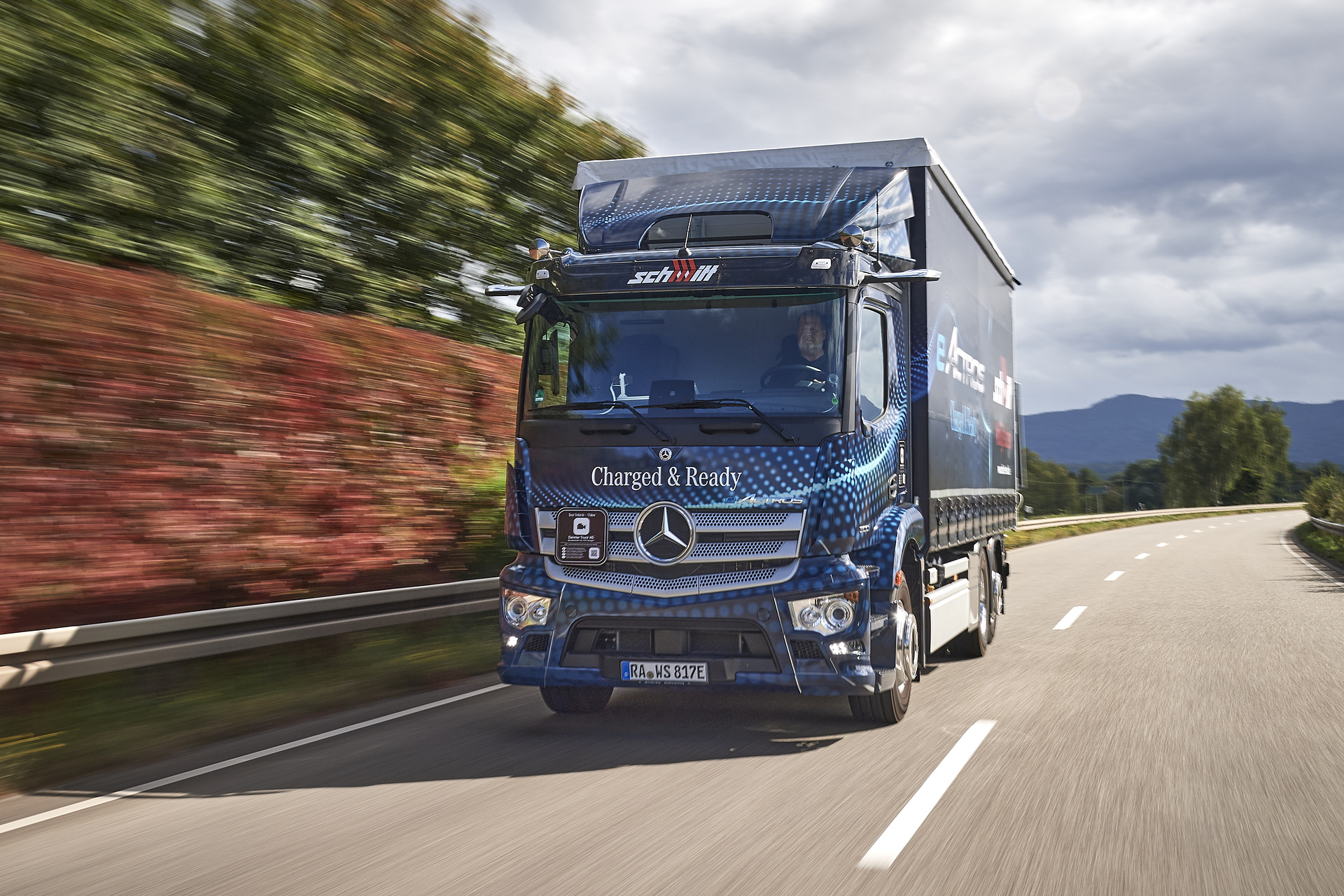 Mercedes-Benz eActros kurz vor Serienstart bei ersten Kunden in Deutschland und den Niederlanden im Realbetrieb Mercedes-Benz eActros kurz vor Serienstart bei ersten Kunden in Deutschland und den Niederlanden im Realbetrieb