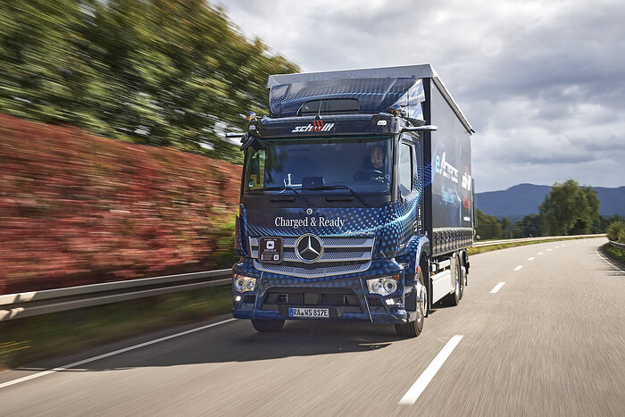 Mercedes-Benz eActros kurz vor Serienstart bei ersten Kunden in Deutschland und den Niederlanden im Realbetrieb