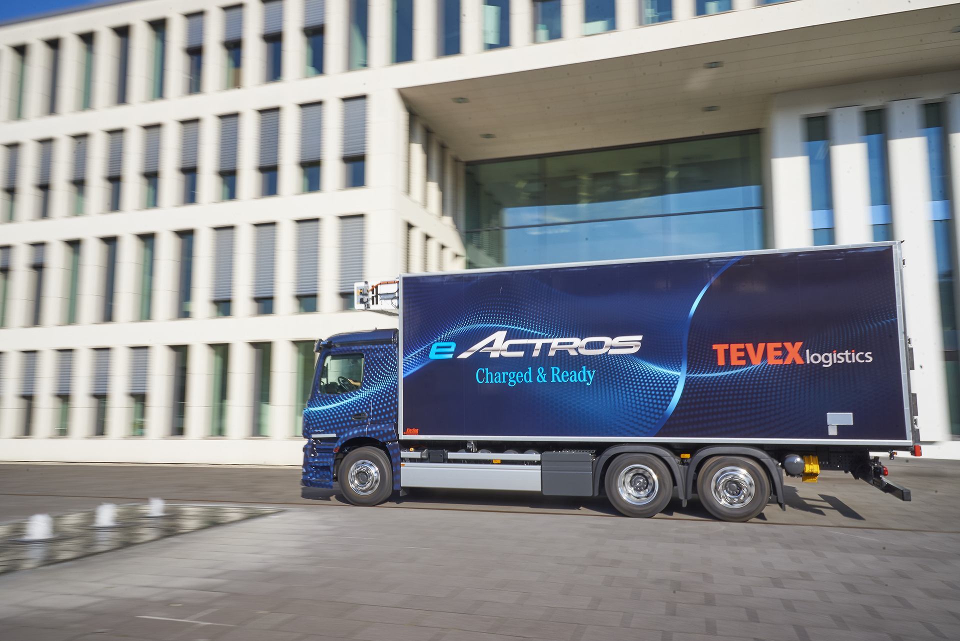 Mercedes-Benz eActros kurz vor Serienstart bei ersten Kunden in Deutschland und den Niederlanden im Realbetrieb Mercedes-Benz eActros kurz vor Serienstart bei ersten Kunden in Deutschland und den Niederlanden im Realbetrieb