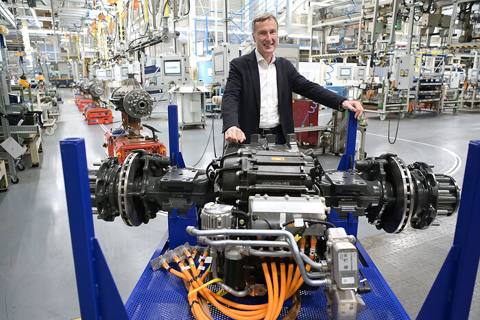 Mercedes-Benz powertrain plants: Production launch for key components of the series-produced battery-powered eActros