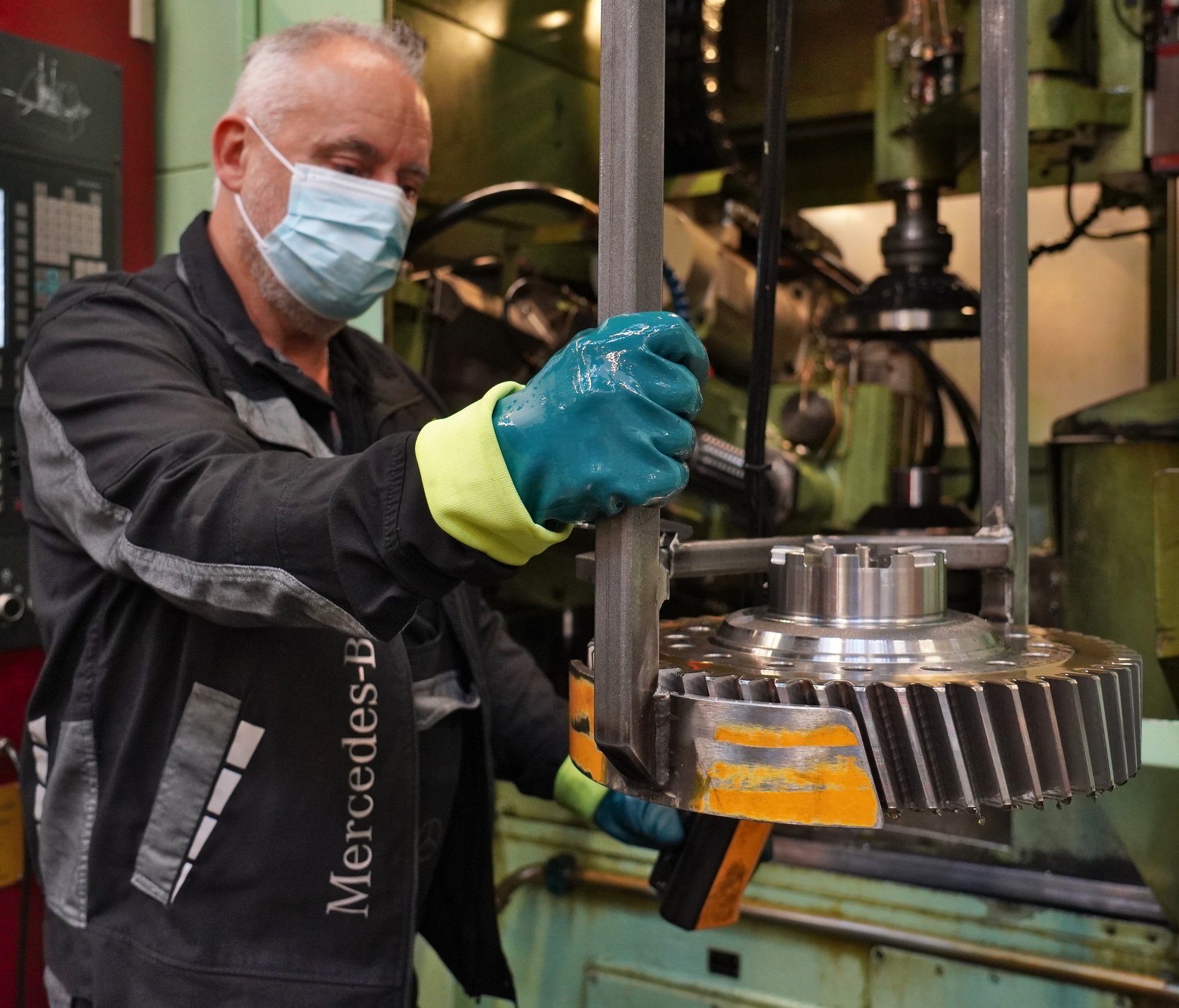 Mercedes-Benz Aggregate-Werke: Produktion zentraler Komponenten für die Serienfertigung des batterieelektrisch angetriebenen eActros beginnt