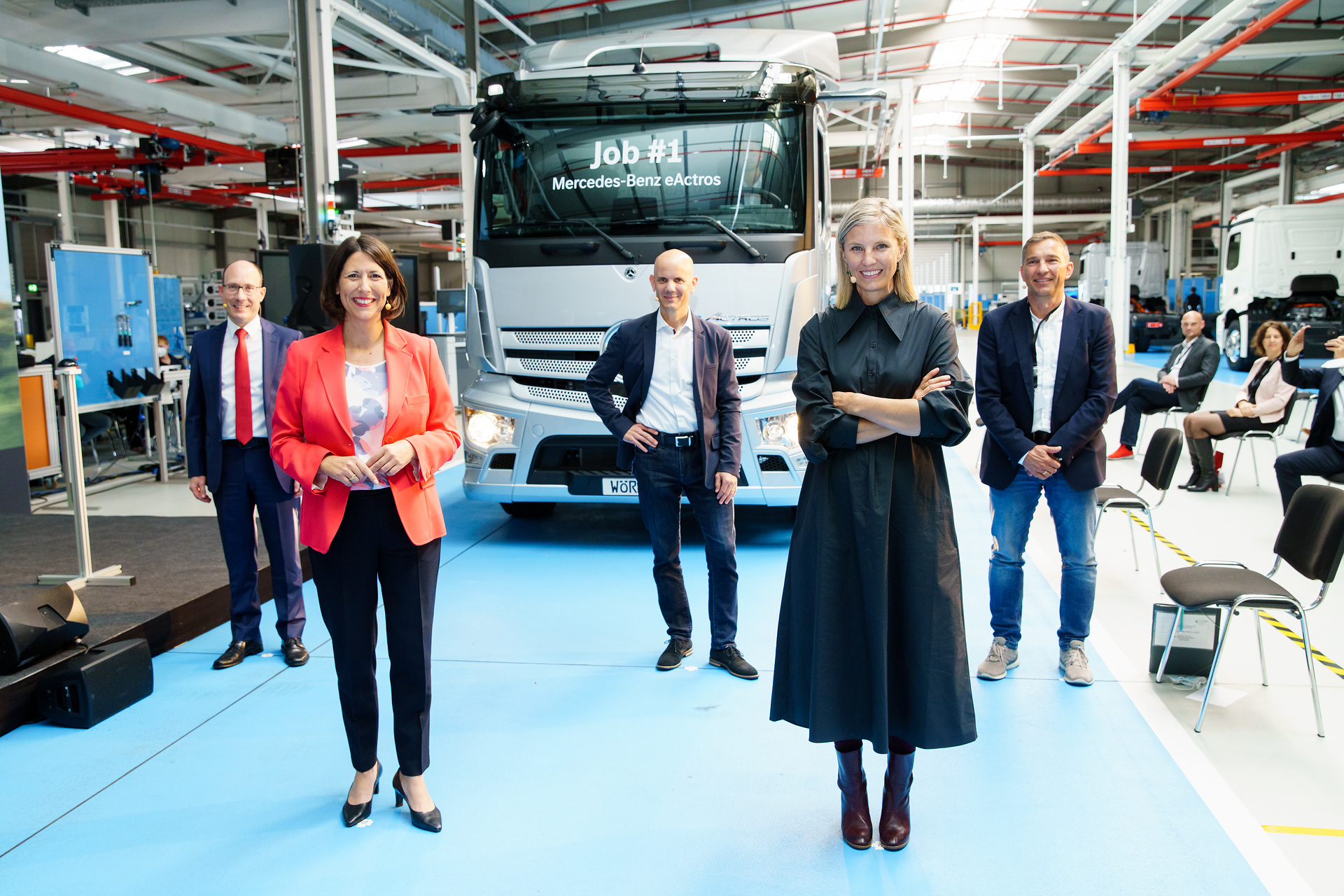 Batterieelektrisch angetriebener eActros: Serienproduktion im Mercedes-Benz Werk Wörth gestartet. Von links nach rechts: Dr. Andreas Bachhofer, Leiter Standort & Produktion Wörth, Daniela Schmitt, Ministerin für Wirtschaft des Landes Rheinland-Pfalz, Sven Gräble, Leiter Mercedes-Benz Trucks Operations, Karin Rådström, Mitglied des Vorstands der Daimler Truck AG, verantwortlich für Mercedes-Benz Trucks, Thomas Zwick, Betriebsratsvorsitzender Mercedes-Benz Werk Wörth Batterieelektrisch angetriebener eActros: Serienproduktion im Mercedes-Benz Werk Wörth gestartet