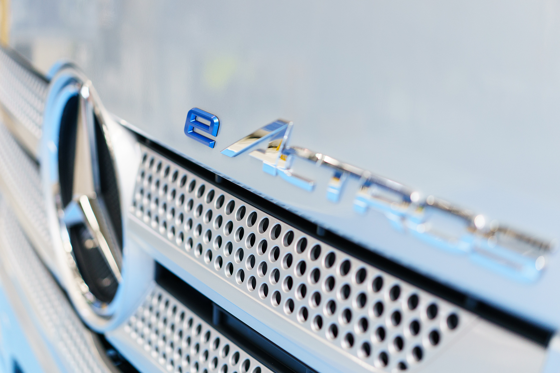 Future Truck Center im Mercedes-Benz Werk Wörth: Serienfertigung des batterieelektrisch angetriebenen eActros beginnt E-Lkw ab sofort in Serie: Produktionsstart des batterieelektrisch angetriebenen eActros im Mercedes-Benz Werk Wörth