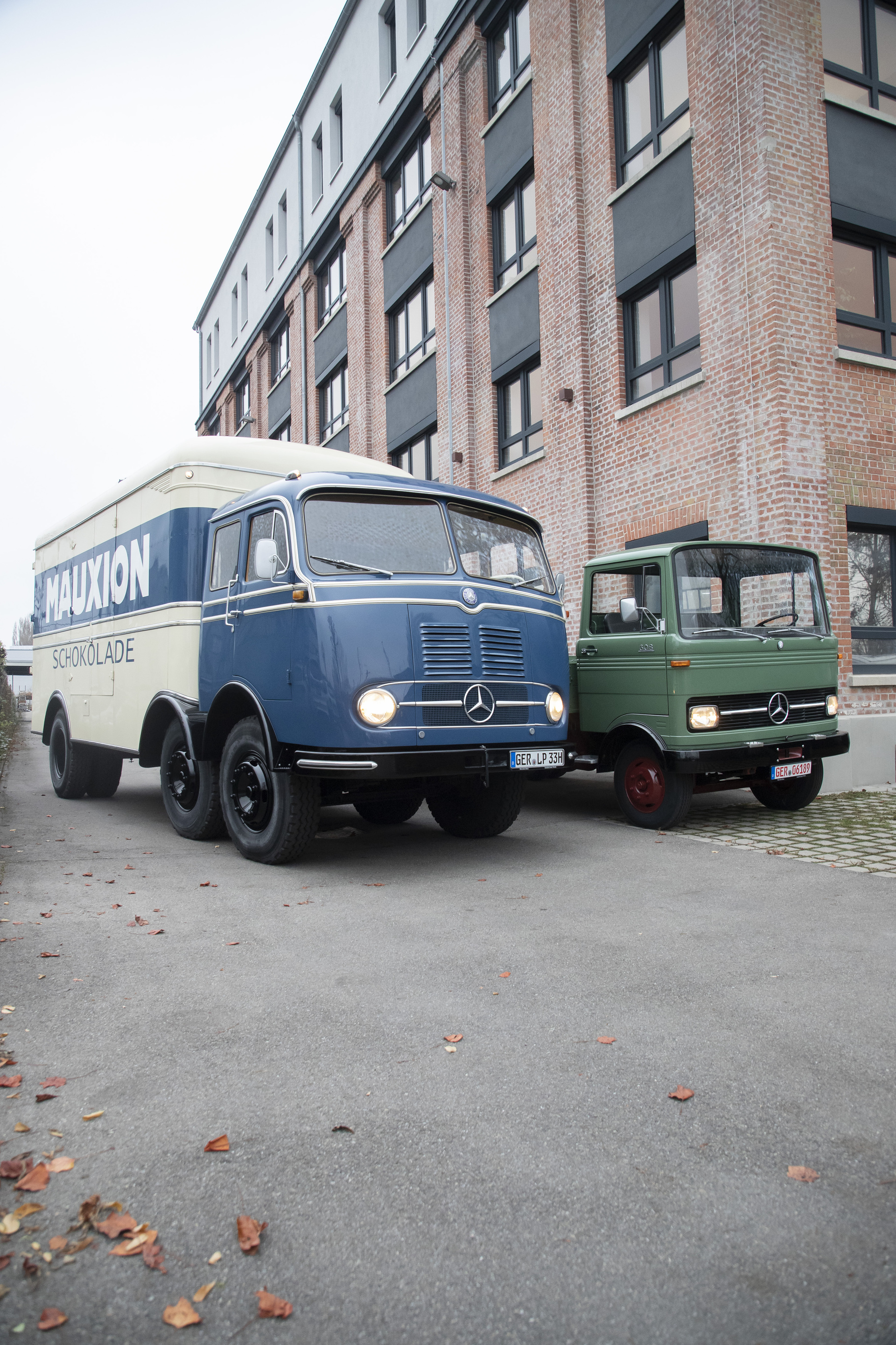 Split of Daimler into two independent companies Daimler Truck