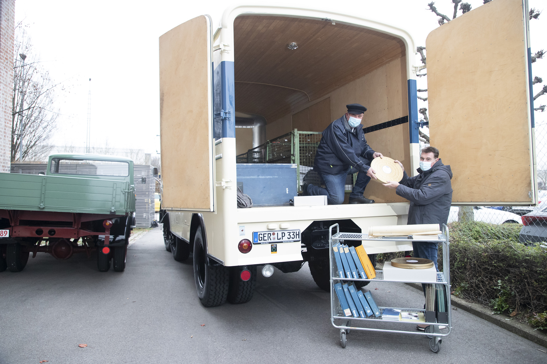 Aufspaltung von Daimler in zwei eigenständige Unternehmen: Daimler Truck überführt historische Mercedes-Benz Nutzfahrzeuge und Archiv nach Wörth Aufspaltung von Daimler in zwei eigenständige Unternehmen: Daimler Truck überführt historische Mercedes-Benz Nutzfahrzeuge und Archiv nach Wörth