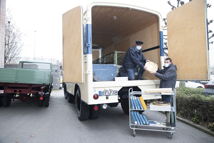 Split of Daimler into two independent companies: Daimler Truck transfers historical Mercedes-Benz commercial vehicles and archive to Wörth