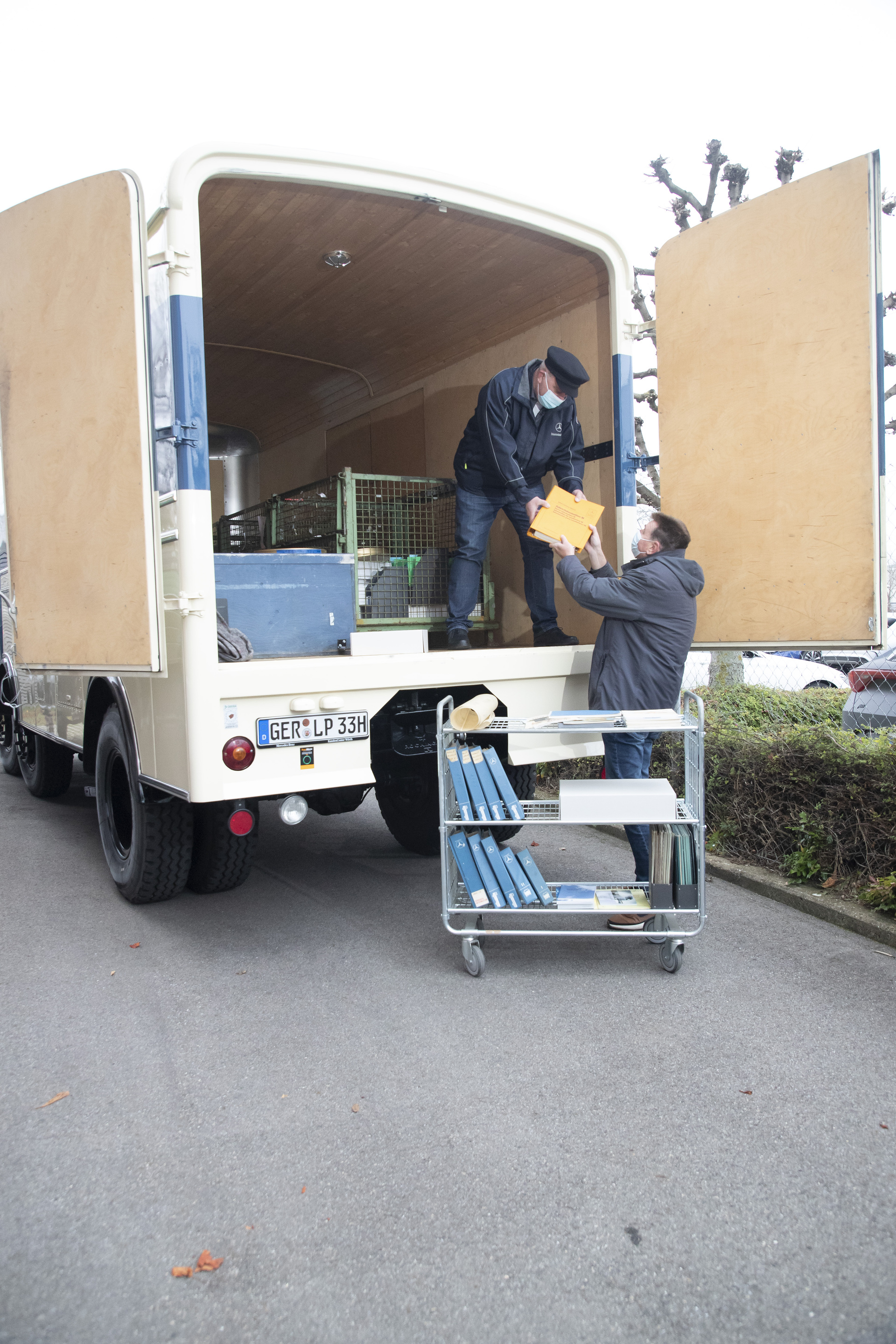 Aufspaltung von Daimler in zwei eigenständige Unternehmen: Daimler Truck überführt historische Mercedes-Benz Nutzfahrzeuge und Archiv nach Wörth