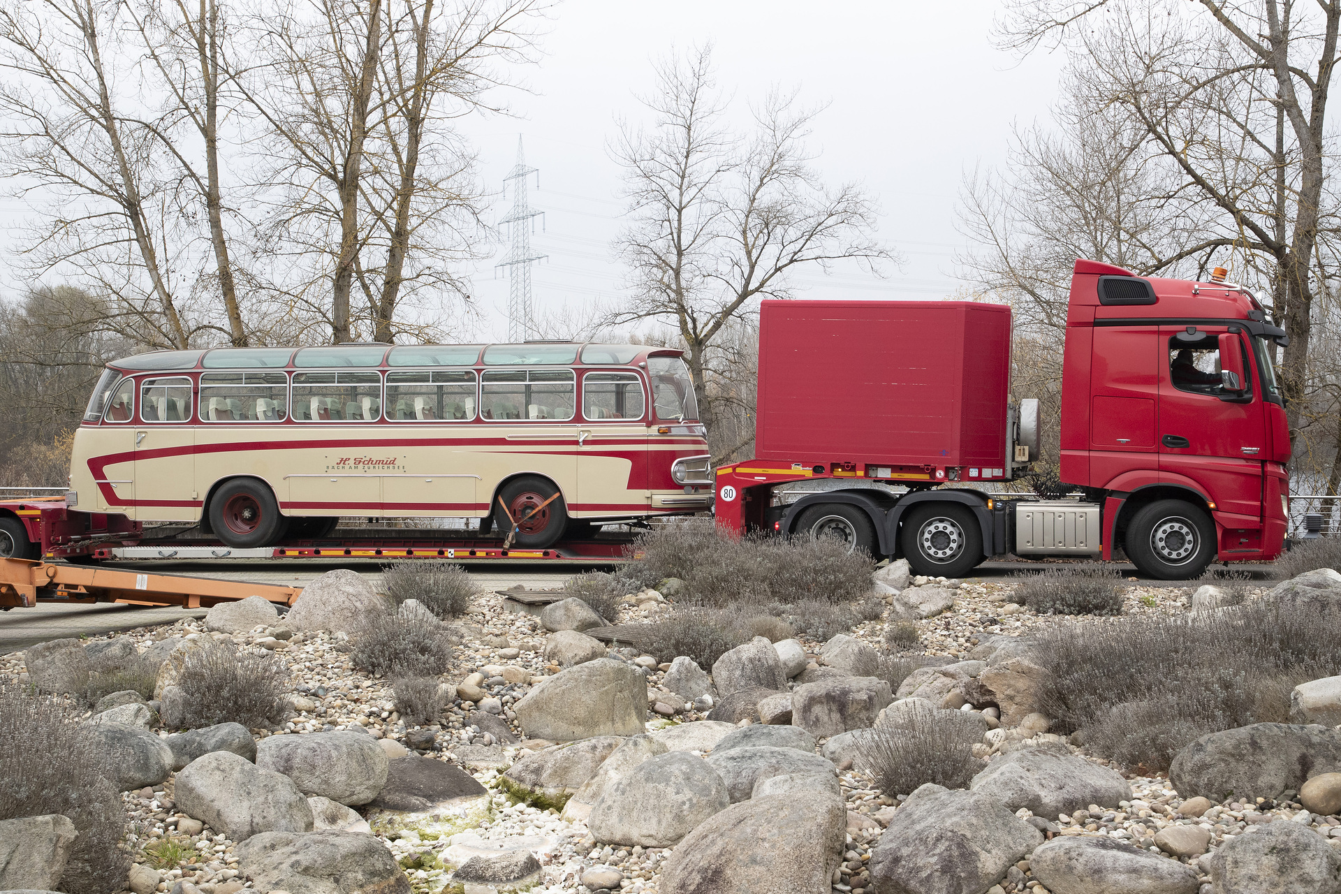 Aufspaltung von Daimler in zwei eigenständige Unternehmen: Daimler Truck überführt historische Mercedes-Benz Nutzfahrzeuge und Archiv nach Wörth