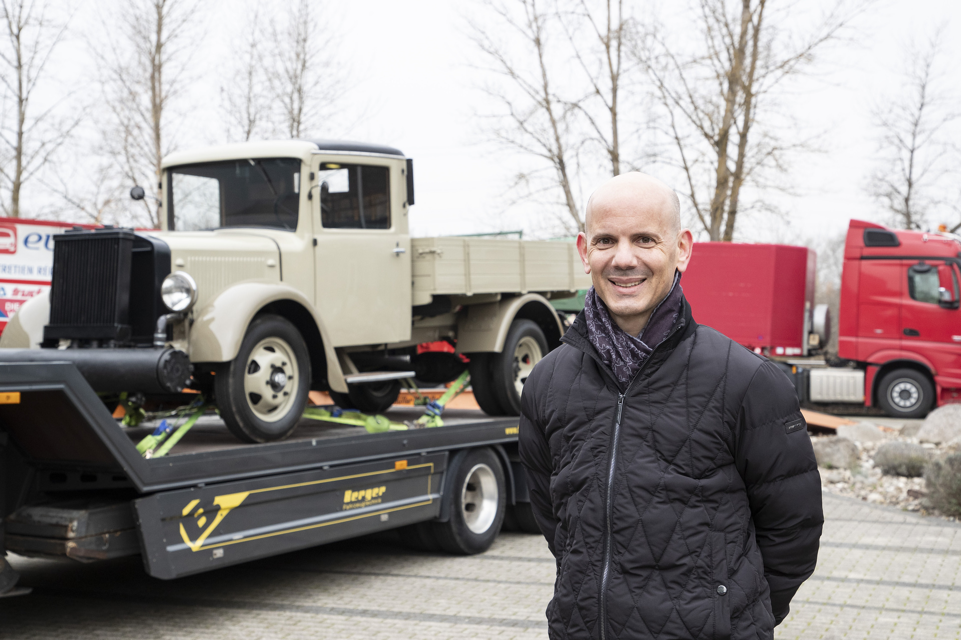 Aufspaltung von Daimler in zwei eigenständige Unternehmen: Daimler Truck überführt historische Mercedes-Benz Nutzfahrzeuge und Archiv nach Wörth Aufspaltung von Daimler in zwei eigenständige Unternehmen: Daimler Truck überführt historische Mercedes-Benz Nutzfahrzeuge und Archiv nach Wörth
