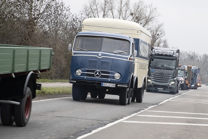 Aufspaltung von Daimler in zwei eigenständige Unternehmen: Daimler Truck überführt historische Mercedes-Benz Nutzfahrzeuge und Archiv nach Wörth