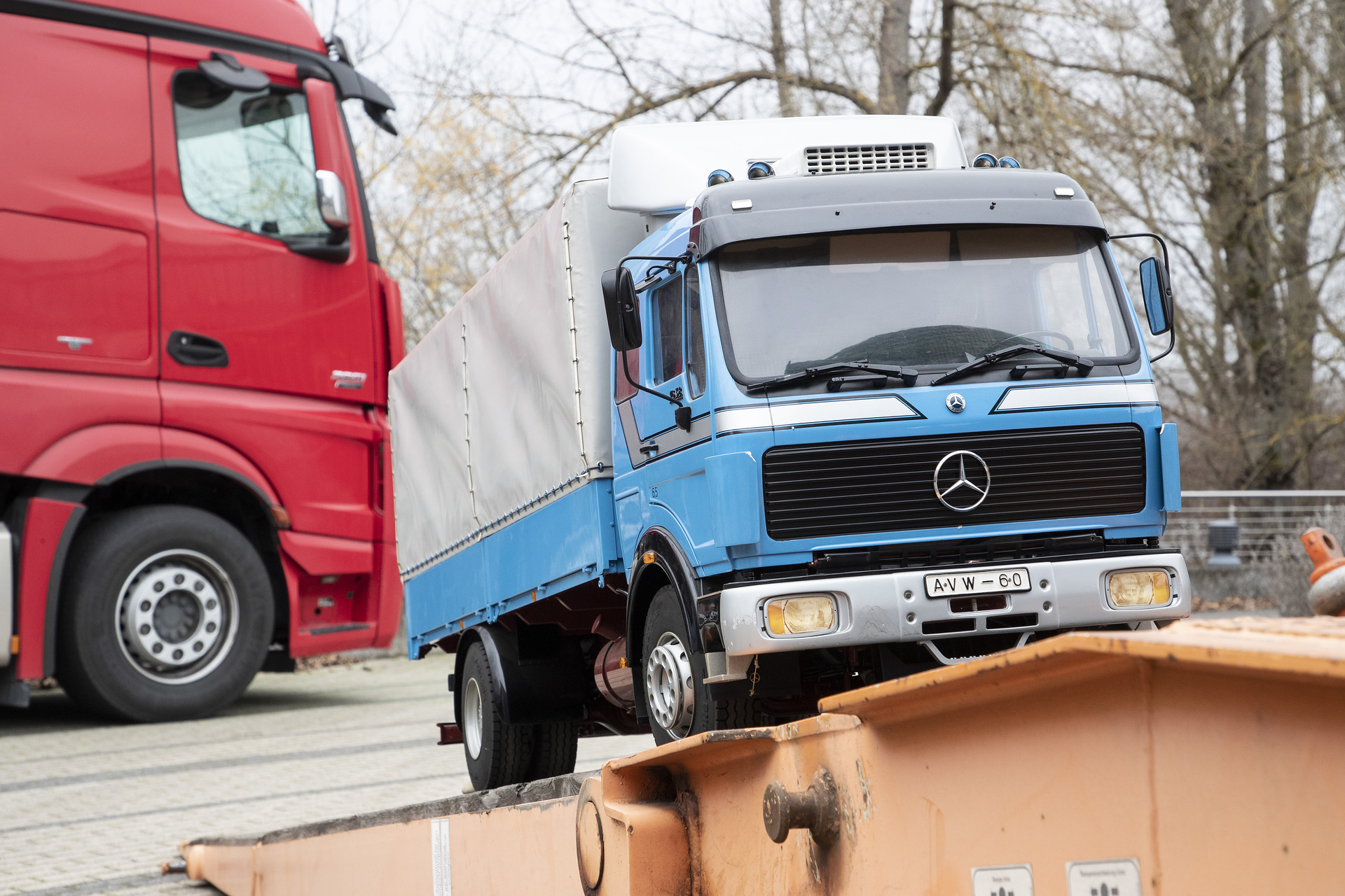 Aufspaltung von Daimler in zwei eigenständige Unternehmen: Daimler Truck überführt historische Mercedes-Benz Nutzfahrzeuge und Archiv nach Wörth Aufspaltung von Daimler in zwei eigenständige Unternehmen: Daimler Truck überführt historische Mercedes-Benz Nutzfahrzeuge und Archiv nach Wörth