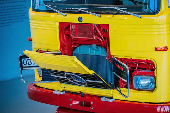 Mercedes-Benz LP 1513 “Advent Calendar”: What is hidden behind the little doors?